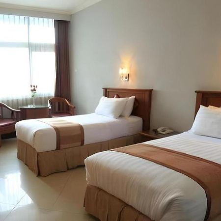 Hotel Tarakan Plaza Exterior photo