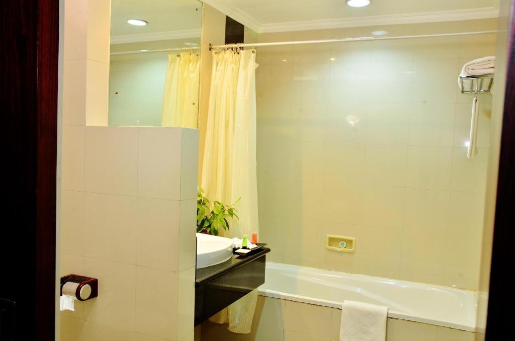 Hotel Tarakan Plaza Exterior photo
