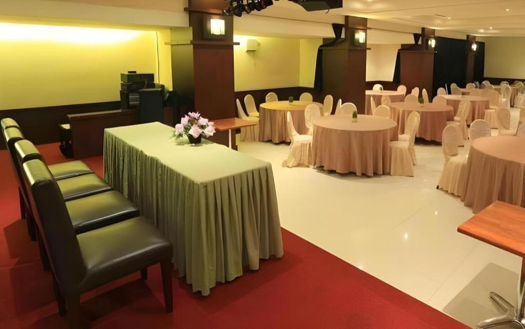 Hotel Tarakan Plaza Exterior photo