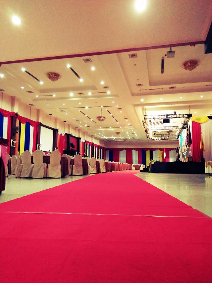 Hotel Tarakan Plaza Exterior photo