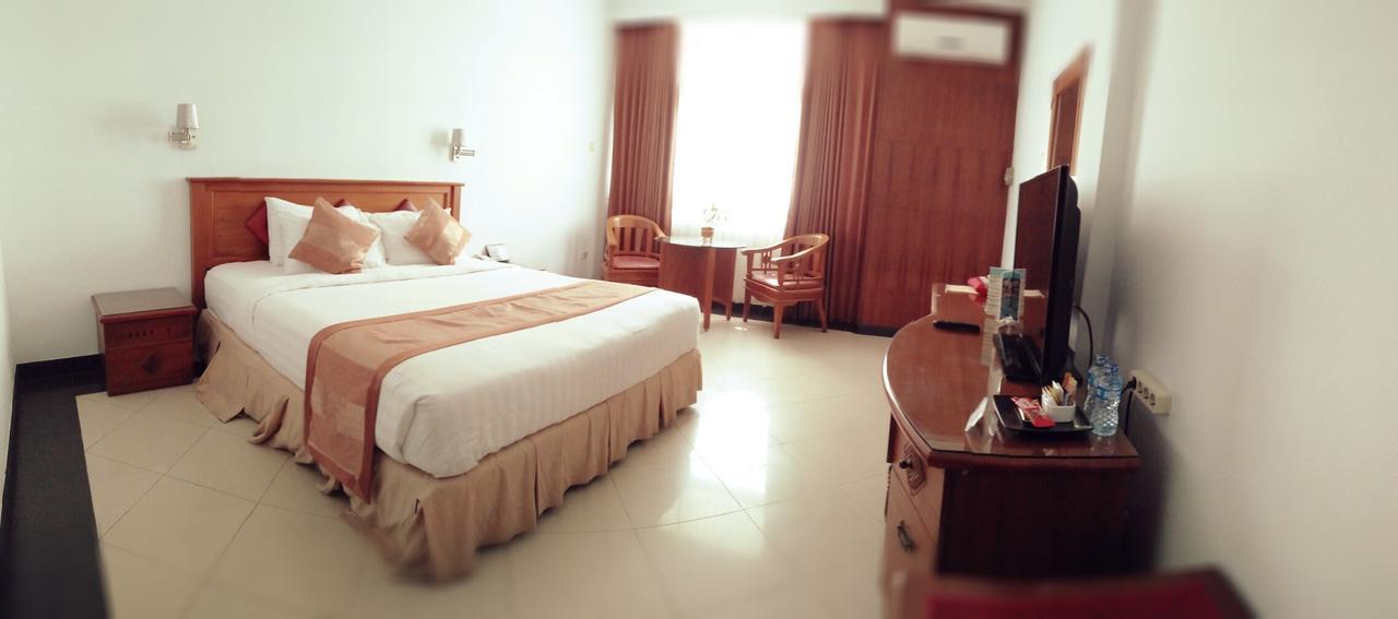 Hotel Tarakan Plaza Exterior photo